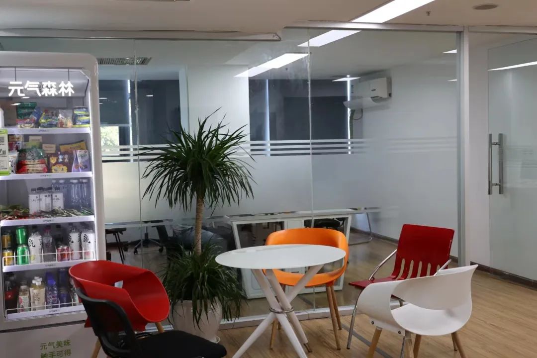 真术相成慧谷人工智能办公处里展示